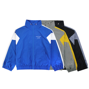 Veste de course coupe-vent bleue pour homme avec empiècements blancs et logo brodé, fermeture éclair frontale, style sportif, idéale pour le printemps - Product Image 2