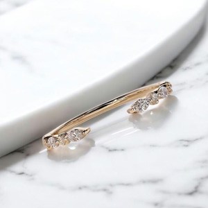 Anillo minimalista de oro macizo de 14 quilates con diamante marquise cultivado en laboratorio, diseño abierto, unisex, regalo moderno para él y para ti. - Product Image 4