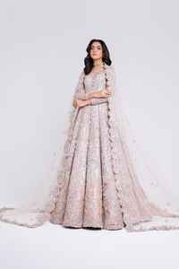 Vestido de novia de moda con cintura adornada con cuentas brillantes, falda de tul en capas y escote romántico tipo corazón para la novia. - Product Image 5