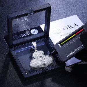 Pendentif Sac d'Argent Cœur Brisé - Pendentif en Argent 925 et Moissanite, Pendentif Moissanite Fait Main - Pierres Serties à la Main avec Précision - Product Image 4