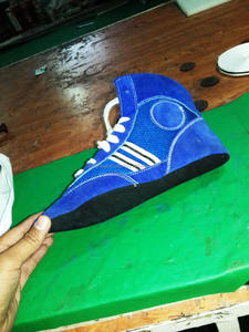 Chaussures de boxe légères à cheville haute Conception antidérapante en cuir PU durable pour l'entraînement et la compétition en gros - Product Image 3