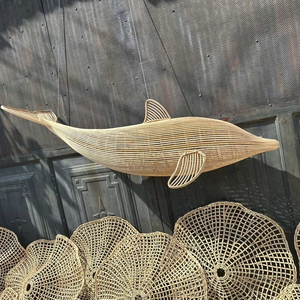 โคมไฟตกแต่งรูปปลาหวาย โคมไฟหวายทรงปลา โคมไฟแขวนรูปปลา โคมไฟหวาย ทำด้วยมือ 100% - Product Image 1