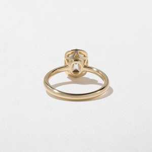 Bagues de fiançailles et alliances de mariage style vintage unique, minimalistes, en or massif 14K, avec diamant de laboratoire taille coussin antique et solitaire - Product Image 4