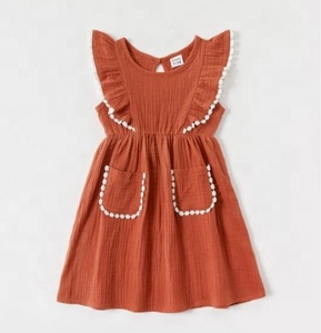 เดรสผ้าฝ้ายสีน้ำตาลเนื้อนุ่มดูหรูหราทรงหลวมและใส่สบายสำหรับคุณแม่และฉันเดรสยาวคลุมเข่าพร้อมที่คาดผมติดกระดุมด้านหน้าและแขนระบายขนาดเล็ก - Product Image 4