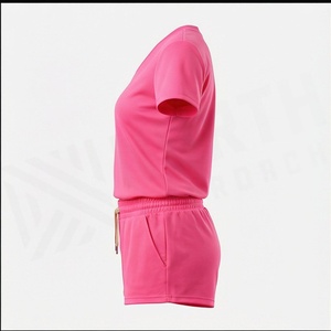 Conjunto Deportivo de 2 Piezas para Mujer, Camiseta Rosa de Manga Corta con Cuello en V y Pantalones Cortos por Encima de la Rodilla, Tejido Transpirable Informal - Product Image 3