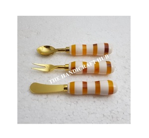 Ensemble de fromage design le plus vendu, ustensiles de cuisine, ensemble de couverts en acier inoxydable, ensemble de fromage avec manche en bois et résine, prix très compétitif - Product Image 1