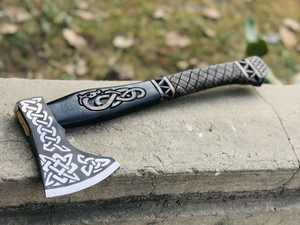 Hache de style viking en acier au carbone de Jahangir Enterprise, manche en bois de rose barbu, forgée à la main, qualité industrielle, pour la survie en extérieur - Product Image 2