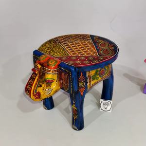 Taburete de Madera Pintado a Mano con Motivos de Elefantes del Rajastán, Fusión de la Arte Tradicional India y Decoración Funcional para el Hogar - Product Image 1