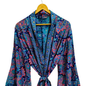 Robe kimono de luxe en soie patchwork, cache-maillot de bain, tenue de nuit, longue robe, kimono indien vintage fait main en soie de sari recyclée - Product Image 1
