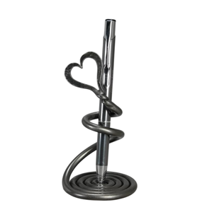 Organizador de Escritorio de Metal Plateado Antiguo con Diseño de Corazón y Aspecto Elegante, Perfecto para Guardar Lápices y Bolígrafos en tu Escritorio - Product Image 1