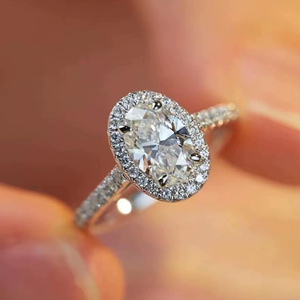 แหวนเพชรทรงรี 2.01 กะรัต แบบ Halo คลาสสิก สำหรับผู้หญิง ทองคำขาว 14K คุณภาพพรีเมียม เหมาะสำหรับงานแต่งงาน งานหมั้น และงานเลี้ยง - Product Image 1