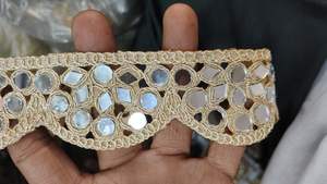 Ribete de encaje bordado de lujo, ecológico, elegante y tradicional, con trabajo de oro Zari y diseño geométrico con efecto espejo, para prendas étnicas y artesanía - Product Image 2