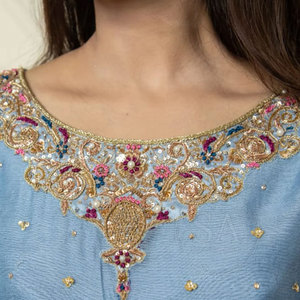 ชุดเสื้อผ้าผู้หญิงสุดหรูมีสไตล์ พร้อมงานปักประณีต ทันสมัย พร้อมสวมใส่ - Product Image 5