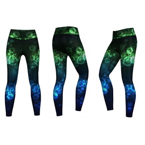 Leggings de compression mi-cuisses pour hommes, gris foncé avec bordure rouge, taille élastique, imprimé par sublimation, Spandex Polyester 260g, séchage rapide - Product Image 3