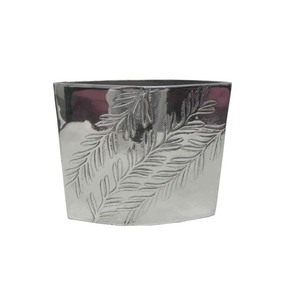 Jarrón Floral Decorativo de Aluminio Premium para Realzar Espacios Sofisticados - Product Image 4