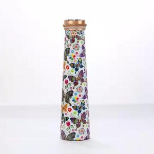 Bouteille d'eau hexagonale prismatique en cuivre, design géométrique abstrait en mosaïque, bouteille de boisson artistique moderne réutilisable pour le bien-être - Product Image 5