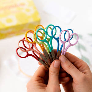 Tijeras de bordado hechas de acero inoxidable de alta calidad, tijeras de precisión afiladas para manualidades. - Product Image 4