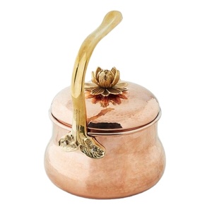 Pot en cuivre martelé de qualité supérieure avec poignée en laiton ornée de lotus, élégant, fait à la main, pour le rangement de la cuisine et la présentation de luxe - Product Image 1