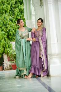 Robe longue VISHNU K DESIGNS avec dupatta, broderie Zari en fil de soie Vichitra, séchage rapide, idéale pour les soirées et événements. - Product Image 6