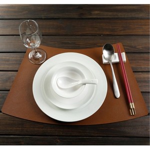Set de table rond de luxe en cuir PU avec garniture cloutée, imperméable, résistant à la chaleur, lavable, pour salle à manger, vente en gros - Product Image 6