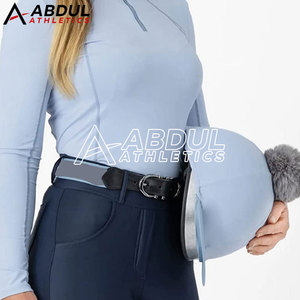 Camiseta interior transpirable para mujer diseñada para deportes y actividades al aire libre con una sensación de ligereza y comodidad. - Product Image 4