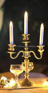 Impresionantes candelabros de latón con brazos altos para recepciones de bodas en altares de iglesia y eventos temáticos clásicos vintage - Product Image 6