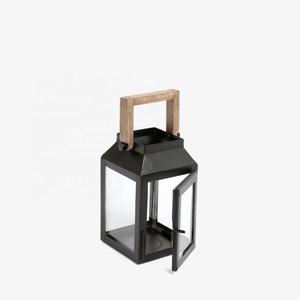 Farol de Metal Negro Moderno y Sencillo con Asa de Madera para Decoración de Mesa, Venta al Por Mayor - Product Image 1