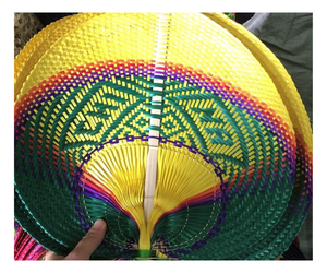 Abanico de Hoja de Palma y Bambú Hecho a Mano, Ecológico, Colorido, Recuerdo de Boda Vintage - Product Image 1