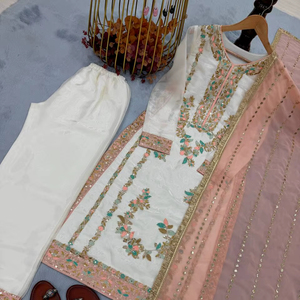 Conjunto de Vestido Listo para Usar BLOSSOM FABRIC para Mujer, Moderno, para Fiesta, Boda, Diwali, de Seda Chinon con Bordado Intenso, Top Elegante, Pantalón y Dupatta - Product Image 1