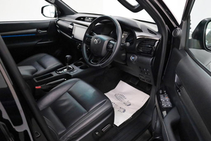 โตโยต้า ไฮลักซ์ ปี 2022 มือสอง ขับเคลื่อน 4 ล้อ เครื่องยนต์ 2.8 ลิตร 4 สูบ 204 แรงม้า เชื้อเพลิงดีเซล เกียร์อัตโนมัติ พวงมาลัยขวา - Product Image 5