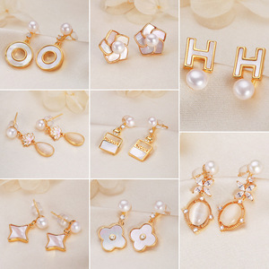 Pendientes de Perlas de Agua Dulce al por Mayor de Zhuji, Aguja de Plata S925, Estilo Beimu, Regalo de Alta Gama para Mejores Amigas, Diseño Elegante de Arete - Product Image 1