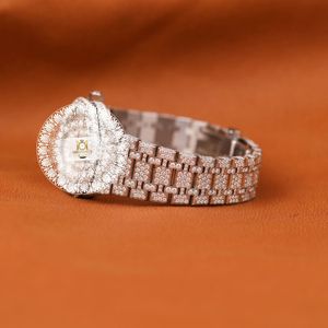 Montre de luxe entièrement pavée de moissanite argentée, couleur E, taille brillant rond, VS1, faite à la main, style hip-hop, montre-bracelet de luxe entièrement sertie de pierres. - Product Image 4