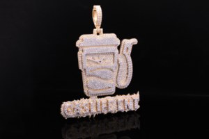 Colgante Monarca Hip Hop Personalizado para Hombre, Chapado en Oro, con Incrustaciones de Diamantes CZ - Product Image 2
