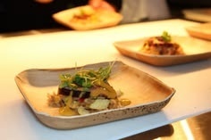 Assiettes carrées en feuilles d'arec de 7 pouces, vaisselle jetable naturelle et écologique pour les fêtes, les festivals, la restauration rapide et les collations - Product Image 1