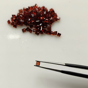โกเมนสีแดงธรรมชาติ 2.25 มม. ทรงสี่เหลี่ยมเจียระไนแบบสเต็ปคัท คุณภาพดีที่สุด พลอยเม็ดเดี่ยวสำหรับทำเครื่องประดับ - Product Image 1
