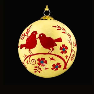 Boule de Noël artisanale en papier mâché, motif oiseaux rouges et floral, style traditionnel, décoration suspendue, Jammu Cachemire, 2 couleurs - Product Image 5