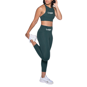 Ensemble de yoga personnalisé OEM pour femmes : Tenue de sport verte 2 pièces avec leggings taille haute et soutien-gorge pour l'entraînement - Product Image 1