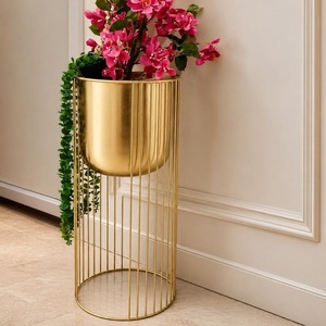 Support de pot de fleurs en métal doré, écologique et durable, pour intérieur et extérieur, design cylindrique en fil métallique, moderne et luxueux pour la maison - Product Image 3