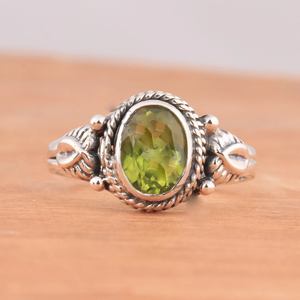 Anillo de Plata 925 con Peridoto y Topacio, Anillo Multicorales Hecho a Mano, Joyería Elegante, Anillo de Piedra de Nacimiento de Agosto, Anillo Único y Distintivo - Product Image 2