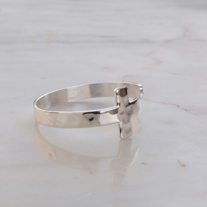 กำไลข้อมือทองเหลืองลายกางเขน - กำไลปรับขนาดได้ - ของขวัญเครื่องประดับคริสเตียนสำหรับเธอ - สายรัดข้อมือสไตล์โบโฮแนวศาสนา - Product Image 2