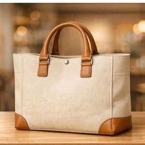Productos: este es un bolso tote de cuero con textura minimalista, probablemente de marcas como Al-Burhan Bag - Product Image 5