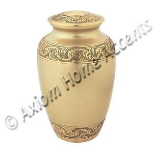 Urna de latón hecha a mano con diseño exquisito y superficie pulida para un tributo digno por Axiom Home Accents - Product Image 5