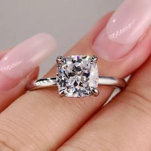 Anillo de Diamante Moissanite al por Mayor de Fábrica, Anillo de Compromiso Clásico de Plata 925 para Mujeres y Hombres Disponible al Mejor Precio - Product Image 1