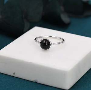 Anillo de Ónix Negro Genuino en Plata de Ley, Anillo de Ónix Negro Natural de 6 mm - Product Image 2