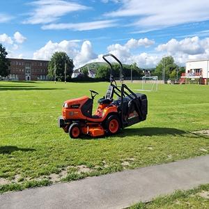 Tracteur agricole Kubota 4x4 d'occasion avec moteur, boîte de vitesses, pompe et surveillance à distance pour l'agriculture - Product Image 4