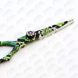 กรรไกรตัดผมสแตนเลสแบบมืออาชีพเคลือบเพื่อการดูแลความงามที่มีความแม่นยำคุณภาพระดับพรีเมียม - Product Image 3