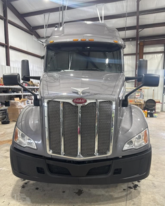 Camión Semirremolque Peterbilt 579 Sleeper Usado, Muy Limpio, Motor Potente, Años 2019-2020, Envío a Todo el Mundo - Product Image 3