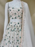 Ensemble de lehenga traditionnel indien pour femmes, robe longue en georgette étoilée blanche et verte à imprimé floral, coupe ample, tenue ethnique pour adultes