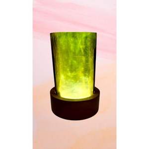 Lampe de table en résine avec base en bois moderne, lumière LED décorative pour la chambre à coucher, le salon et la décoration de la maison - Product Image 2