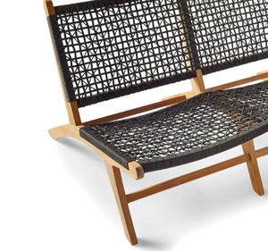 Canapé de jardin moderne en teck massif deux places avec assise et dossier tressés noirs pour patio, terrasse, hôtel ou complexe hôtelier - Product Image 4